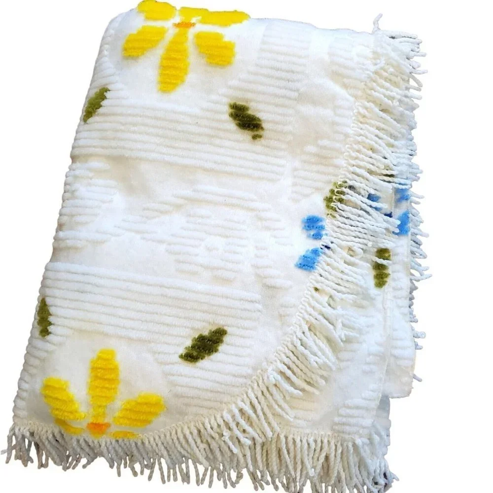 VTG 60s 70s Retro‎ White Chenille Floral Coverlet Comforter Queen Fringe 73X99